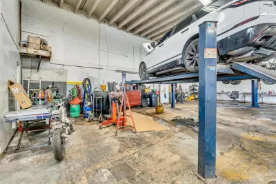 Established Auto Body Repair Shop with Loyal Customer Base