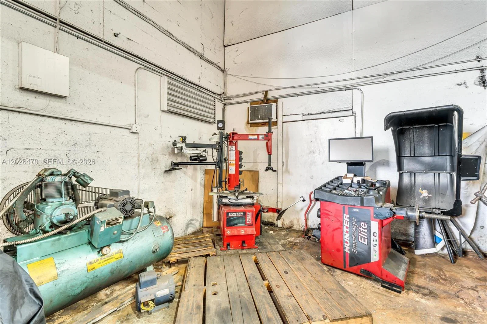 Established Auto Body Repair Shop with Loyal Customer Base
