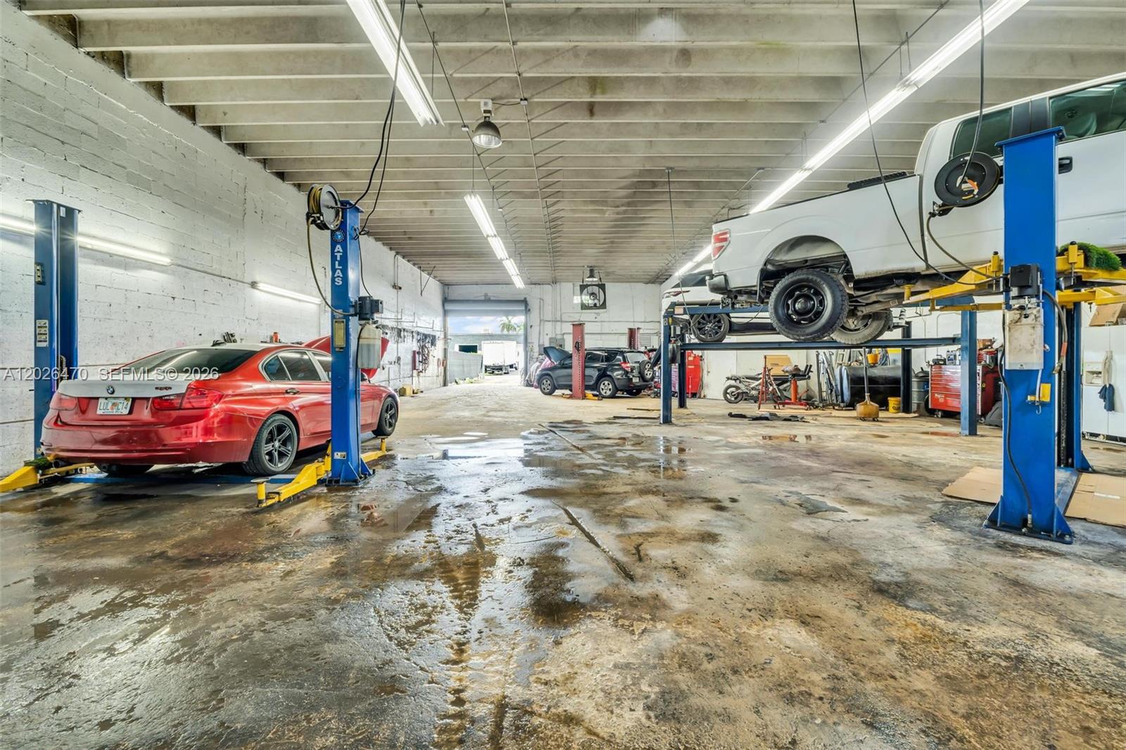 Established Auto Body Repair Shop with Loyal Customer Base