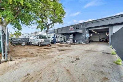 Established Auto Body Repair Shop with Loyal Customer Base