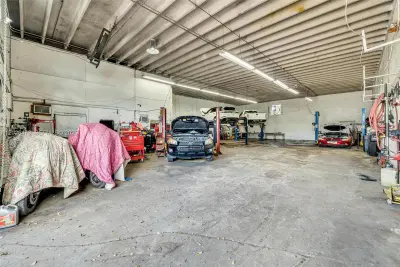 Established Auto Body Repair Shop with Loyal Customer Base