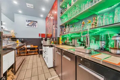 Turnkey Restaurant in Prime Downtown Miami Location