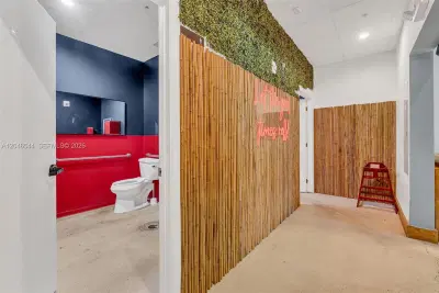 Turnkey Restaurant in Prime Downtown Miami Location