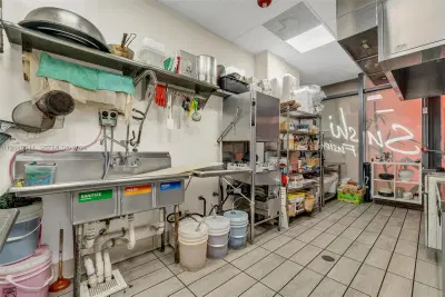 Turnkey Restaurant in Prime Downtown Miami Location