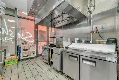 Turnkey Restaurant in Prime Downtown Miami Location