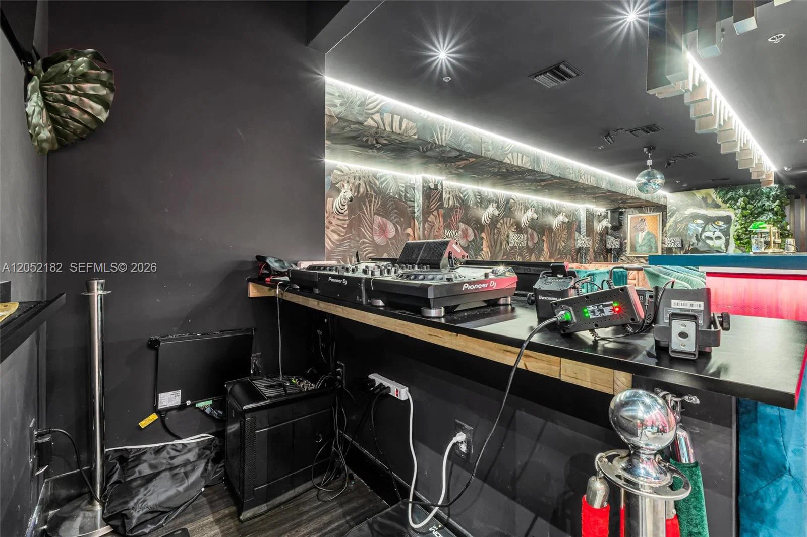 Established Italian Restaurant with Authentic Wood Fired Pizza Oven