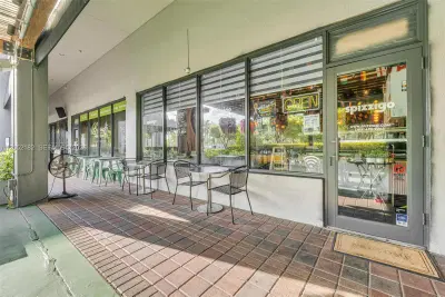 Established Italian Restaurant with Authentic Wood Fired Pizza Oven