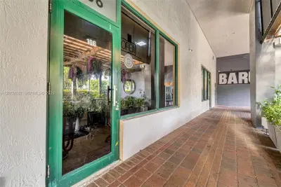 Established Italian Restaurant with Authentic Wood Fired Pizza Oven