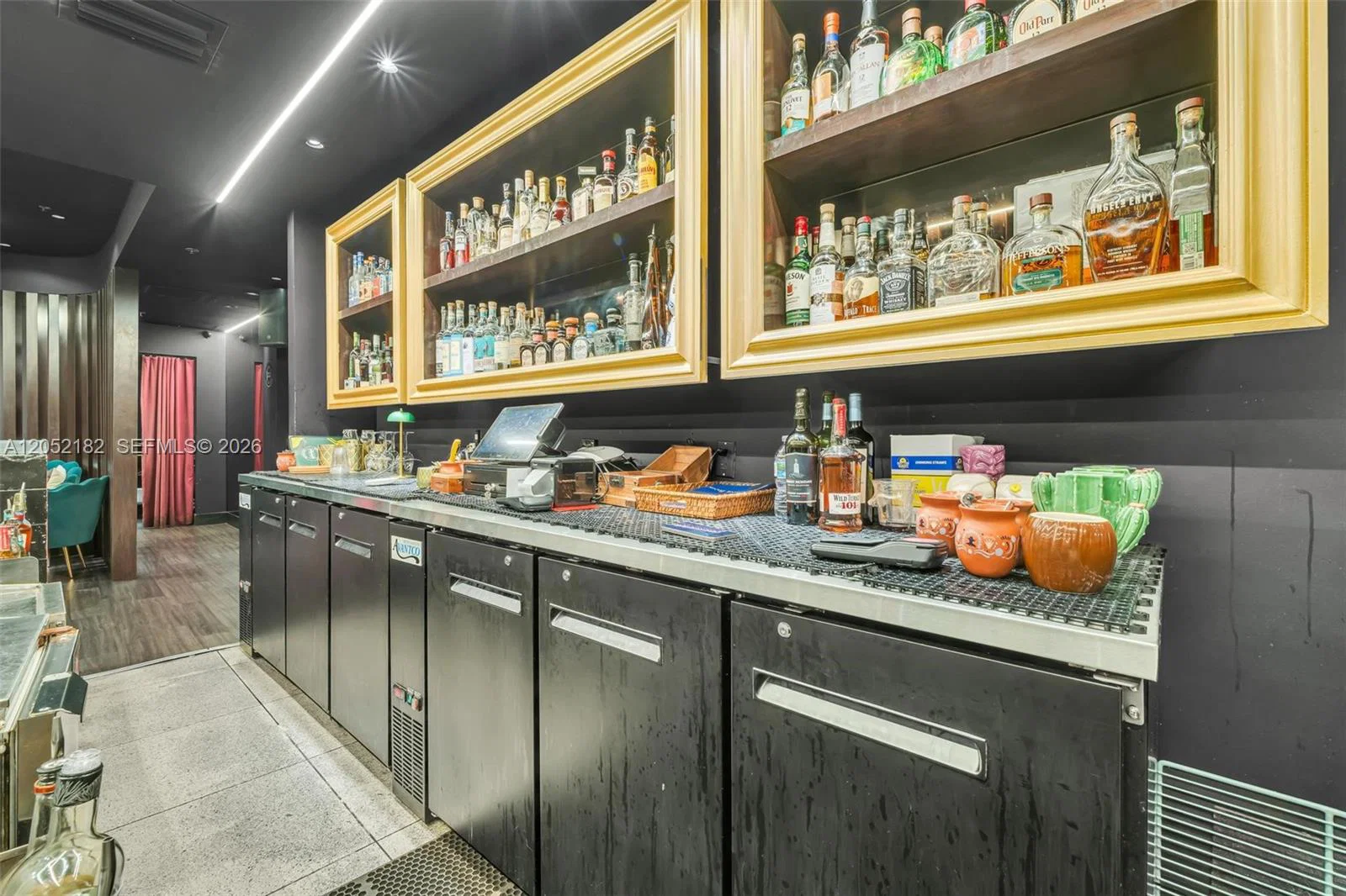Established Italian Restaurant with Authentic Wood Fired Pizza Oven