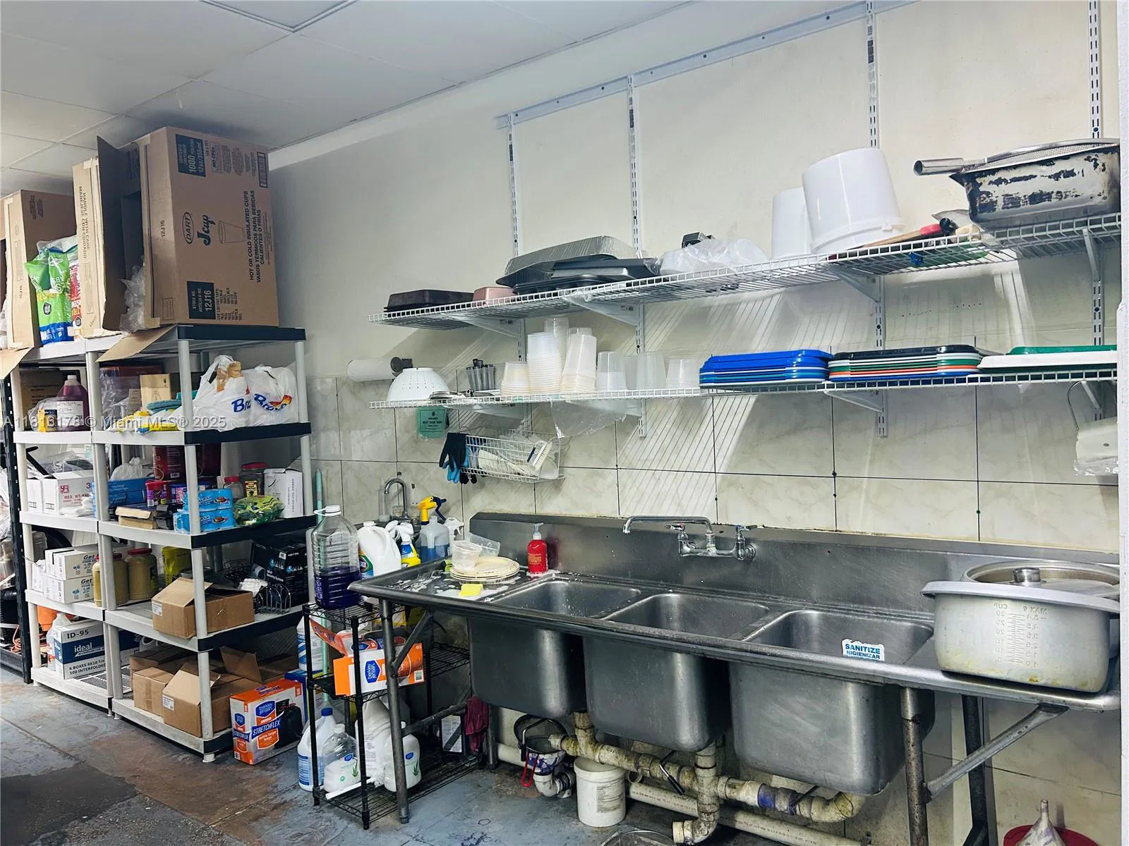 Established Cafe and Bakery with Loyal Customer Base