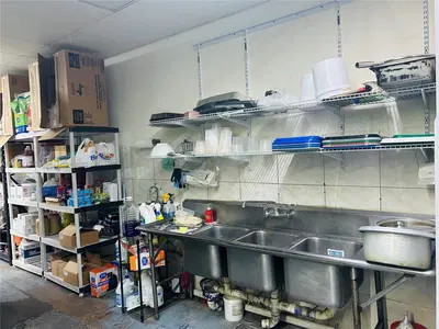 Established Cafe and Bakery with Loyal Customer Base