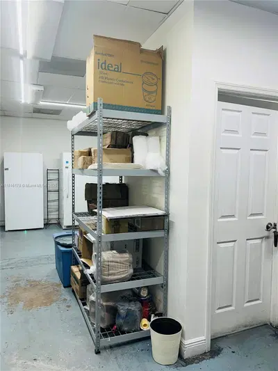 Established Cafe and Bakery with Loyal Customer Base