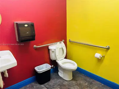 Established Cafe and Bakery with Loyal Customer Base