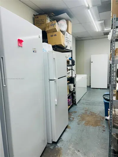 Established Cafe and Bakery with Loyal Customer Base