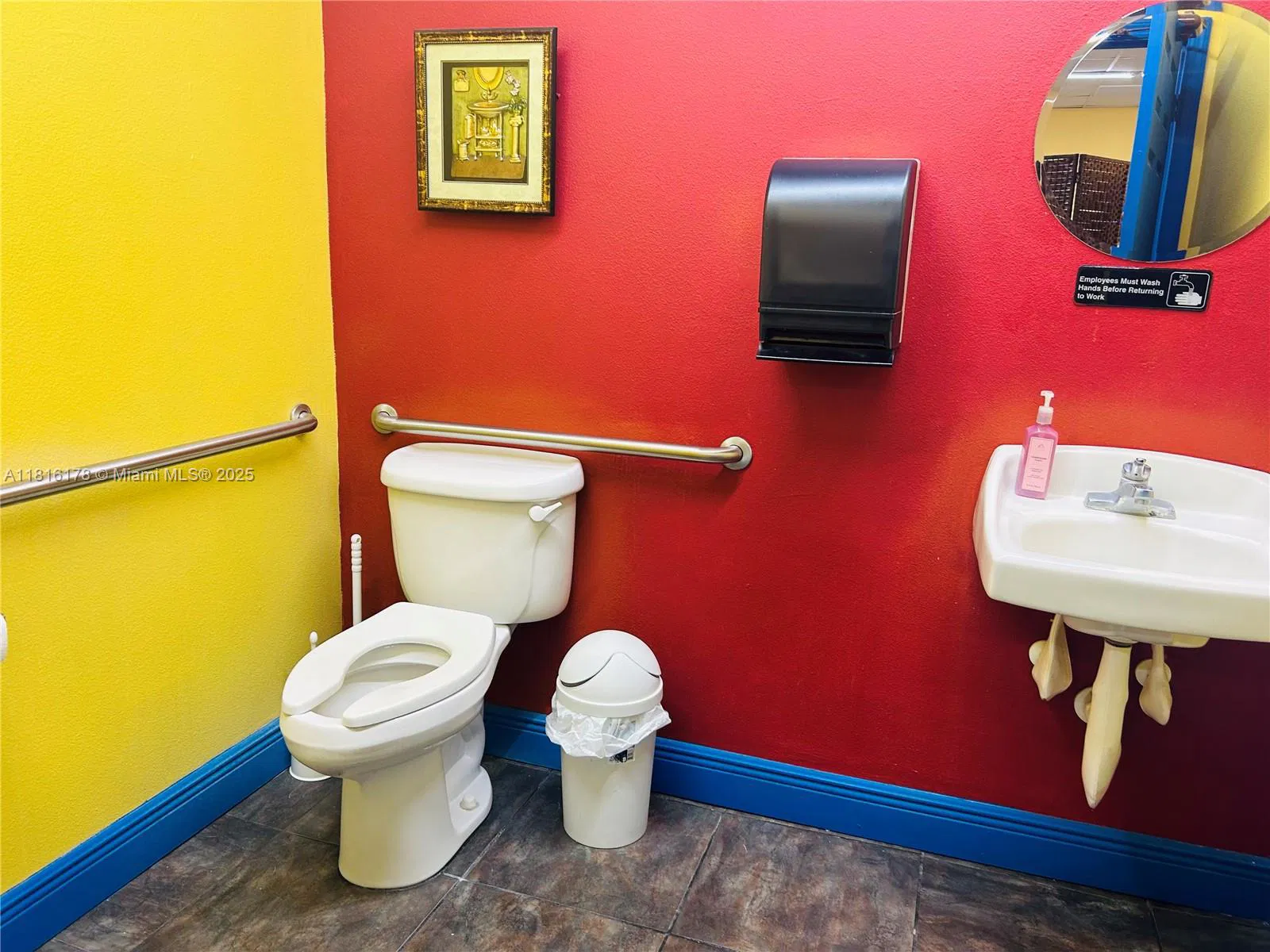 Established Cafe and Bakery with Loyal Customer Base