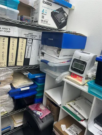 Established Cafe and Bakery with Loyal Customer Base