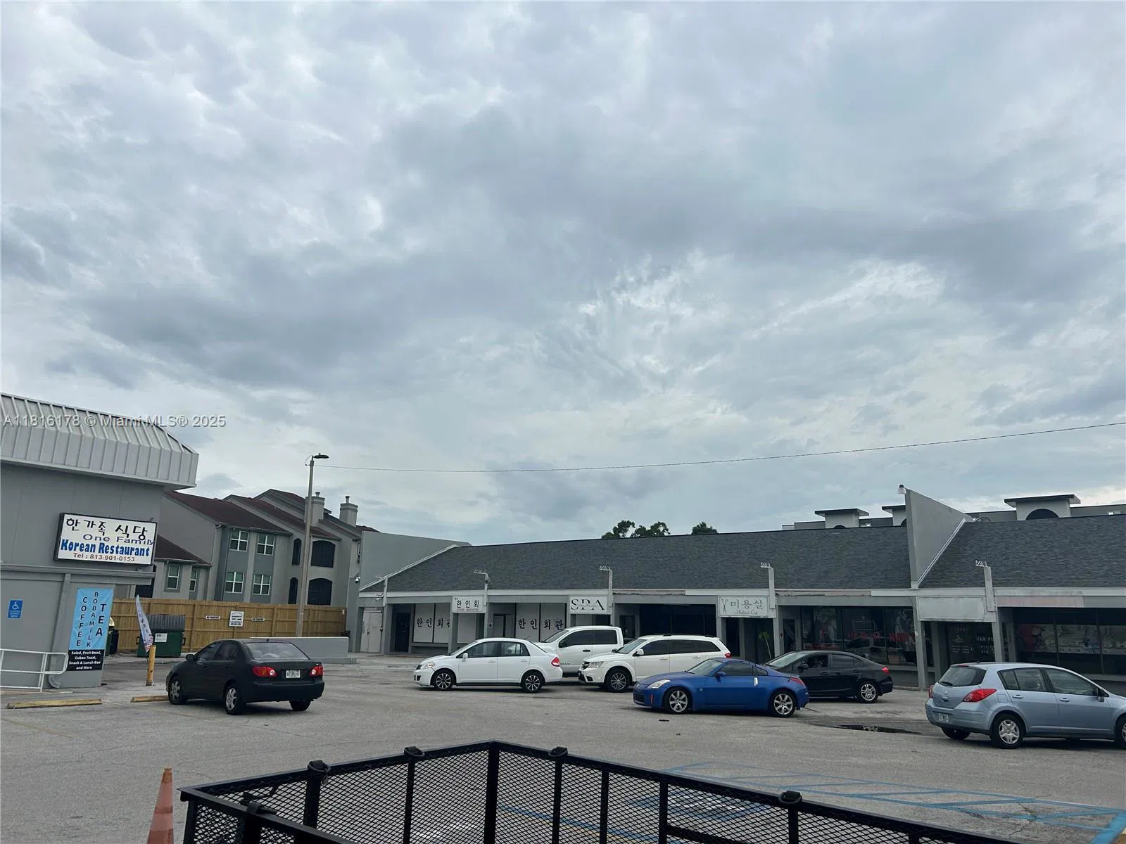 Established Cafe and Bakery with Loyal Customer Base