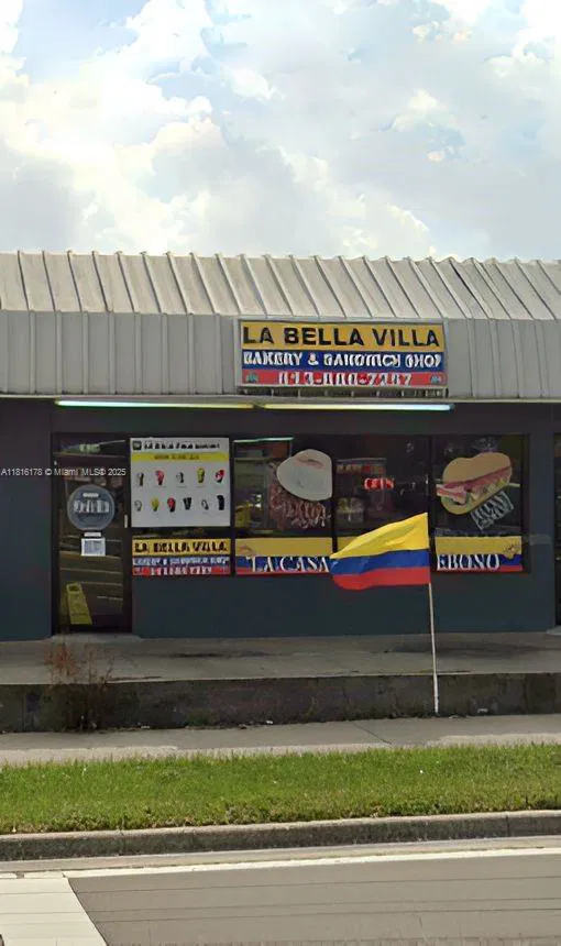 Established Cafe and Bakery with Loyal Customer Base