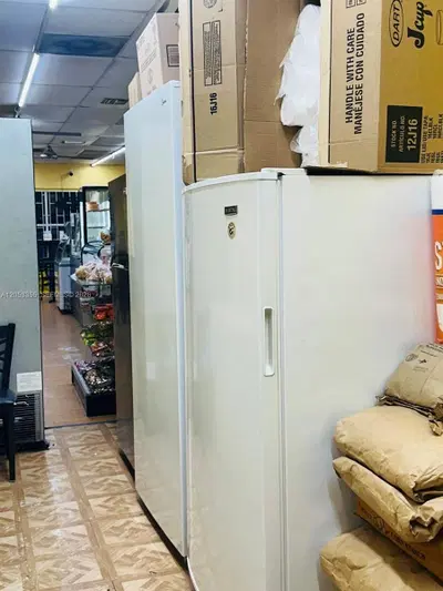 Established Bakery and Caf with Strong Local Reputation