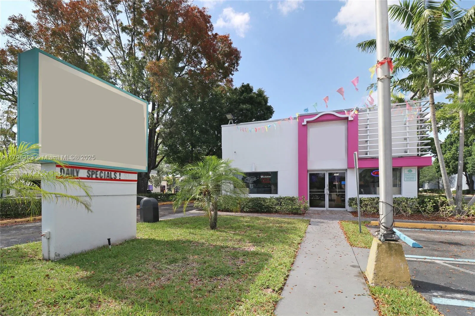 Turnkey Quick Service Restaurant with Prime Real Estate