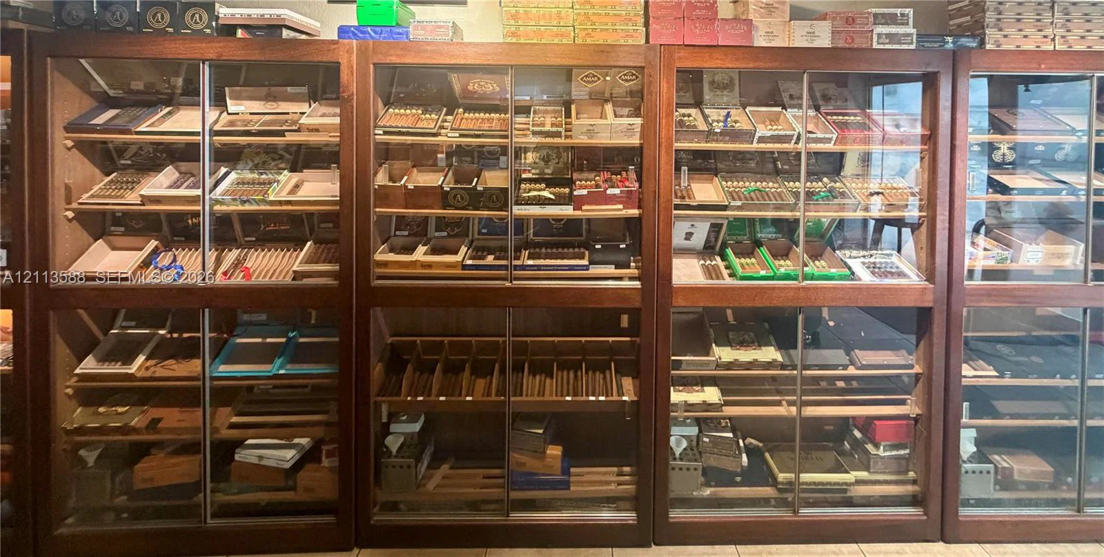Established Smoke Shop with Loyal Customer Base