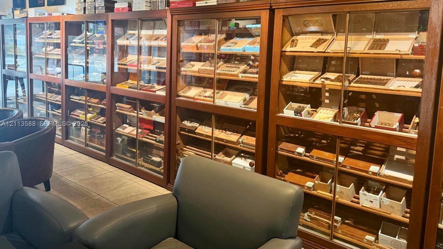 Established Smoke Shop with Loyal Customer Base