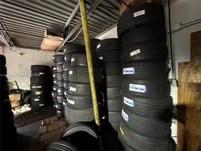 Established Auto Detailing Studio with Customization Capabilities