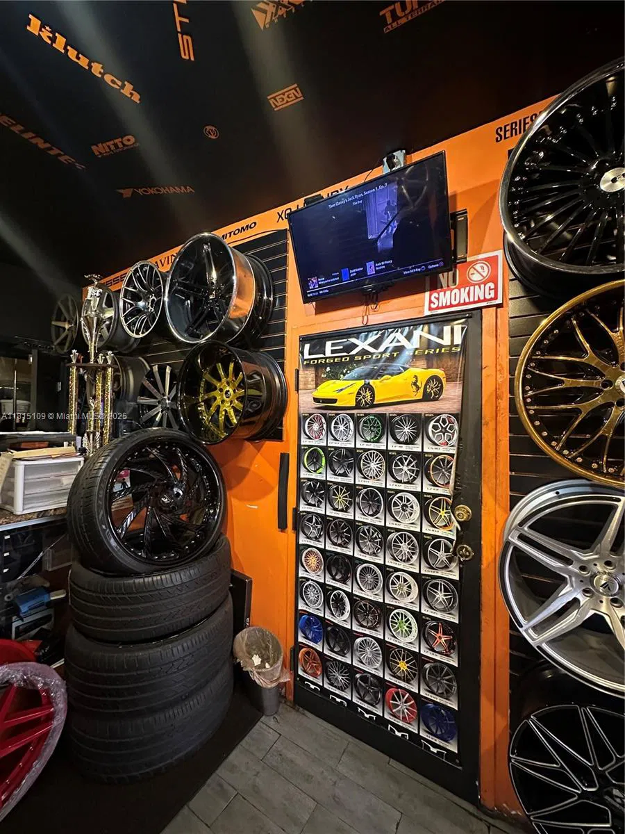 Established Auto Detailing Studio with Customization Capabilities