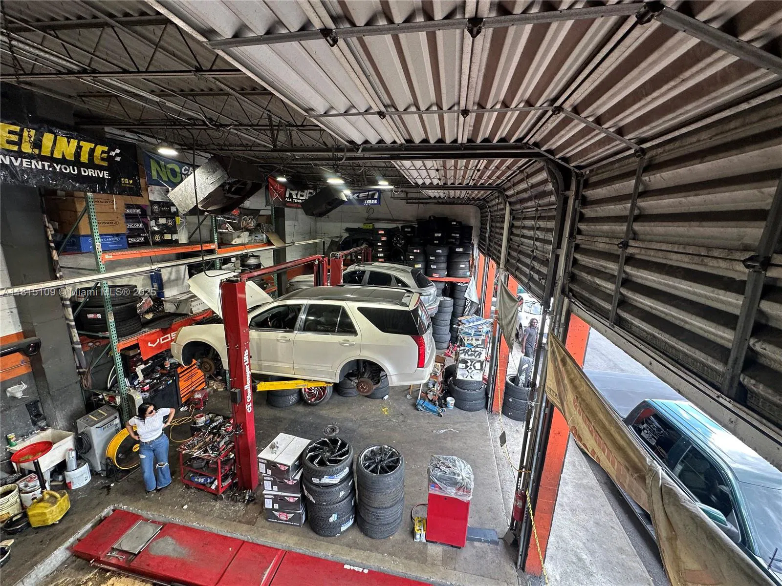 Established Auto Detailing Studio with Customization Capabilities