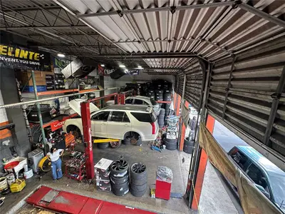 Established Auto Detailing Studio with Customization Capabilities