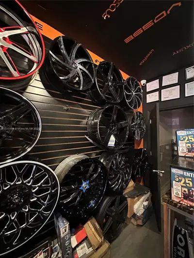 Established Auto Detailing Studio with Customization Capabilities