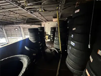 Established Auto Detailing Studio with Customization Capabilities