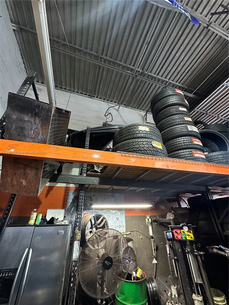 Established Auto Detailing Studio with Customization Capabilities