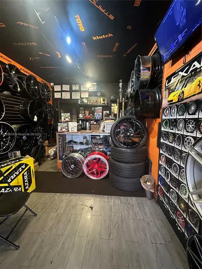 Established Auto Detailing Studio with Customization Capabilities