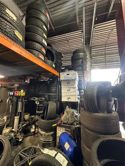 Established Auto Detailing Studio with Customization Capabilities