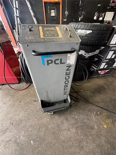 Established Auto Detailing Studio with Customization Capabilities