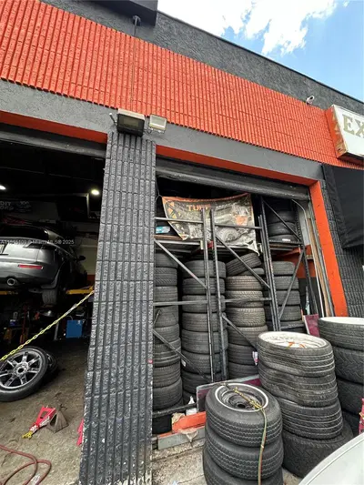 Established Auto Detailing Studio with Customization Capabilities