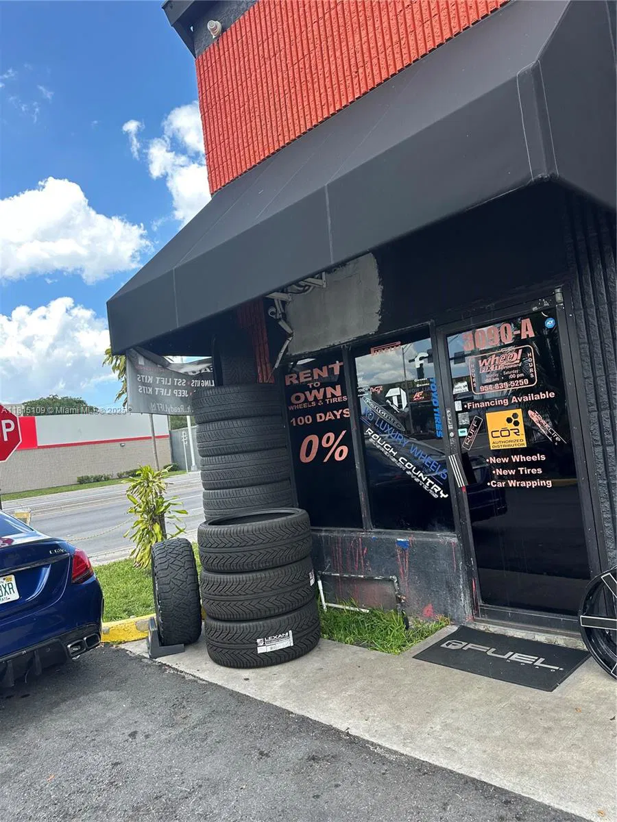 Established Auto Detailing Studio with Customization Capabilities