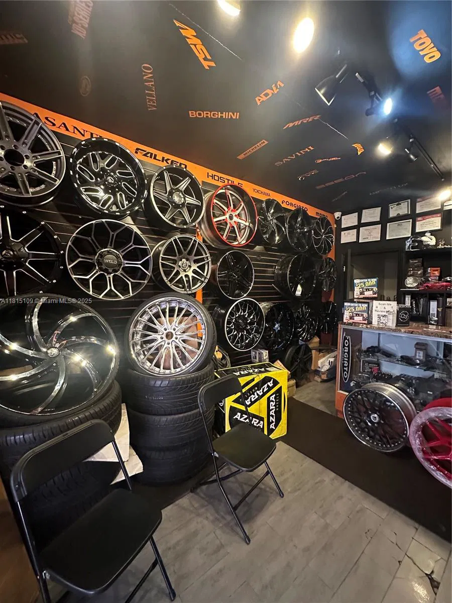 Established Auto Detailing Studio with Customization Capabilities
