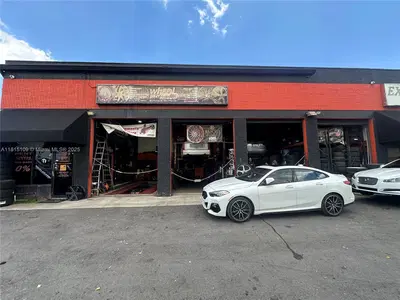 Established Auto Detailing Studio with Customization Capabilities