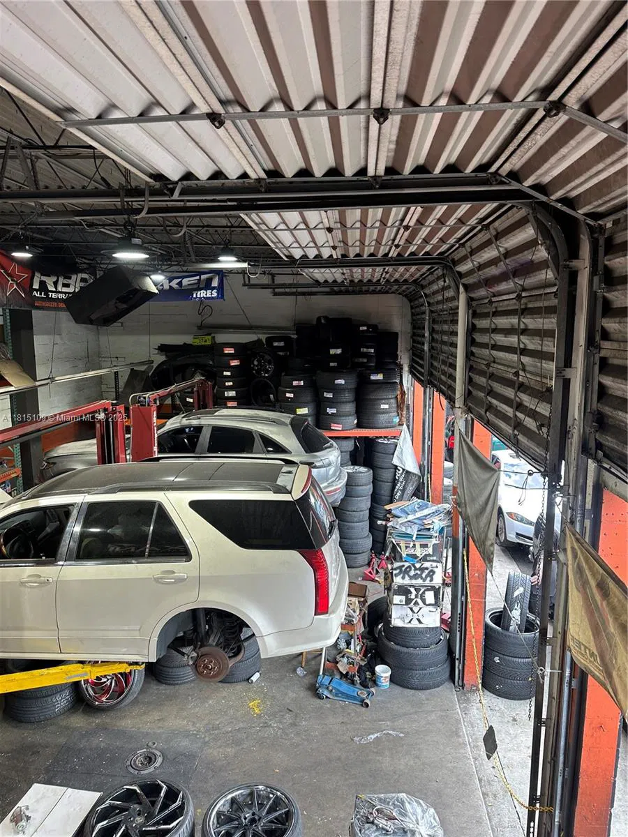 Established Auto Detailing Studio with Customization Capabilities