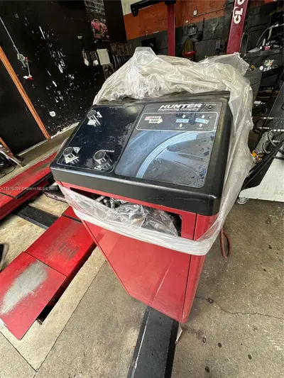 Established Auto Detailing Studio with Customization Capabilities