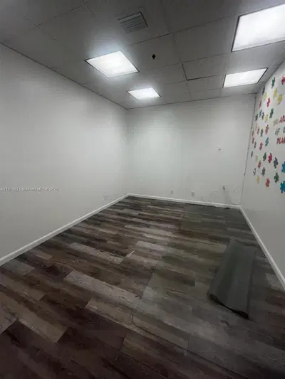 Turnkey Flexible Workspace Solution with All Utilities Included