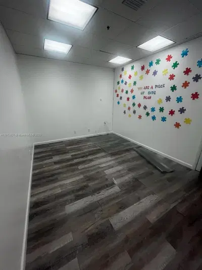 Turnkey Flexible Workspace Solution with All Utilities Included