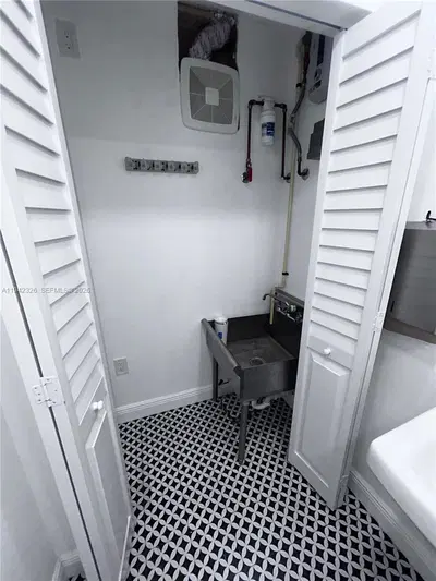 Prime Commercial Space with High Traffic Location