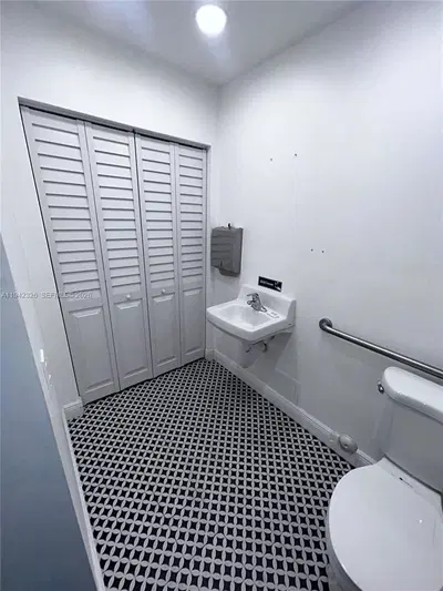 Prime Commercial Space with High Traffic Location