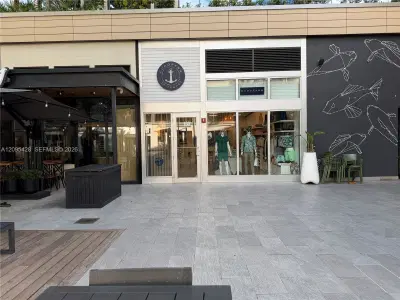 Boutique Men's Fashion Retailer with High Foot Traffic