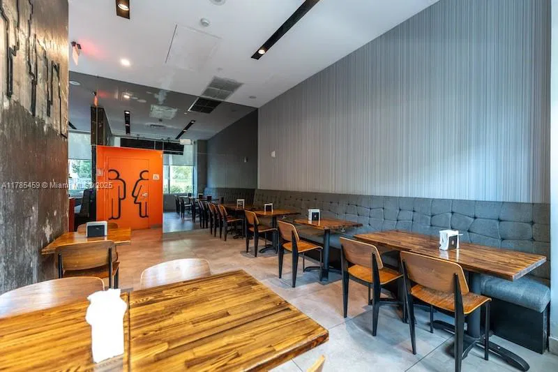 Stylish Restaurant with Prime Location