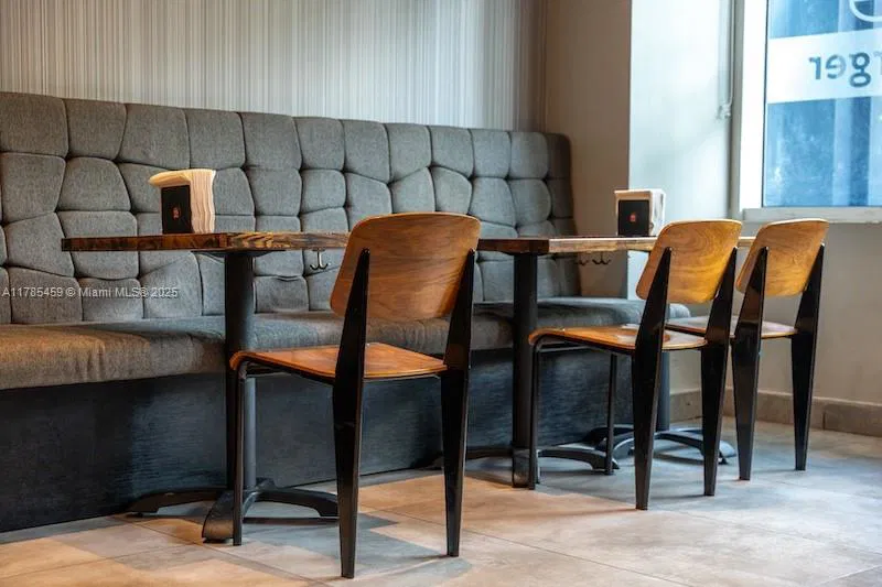 Stylish Restaurant with Prime Location