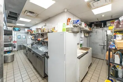 Stylish Restaurant with Prime Location